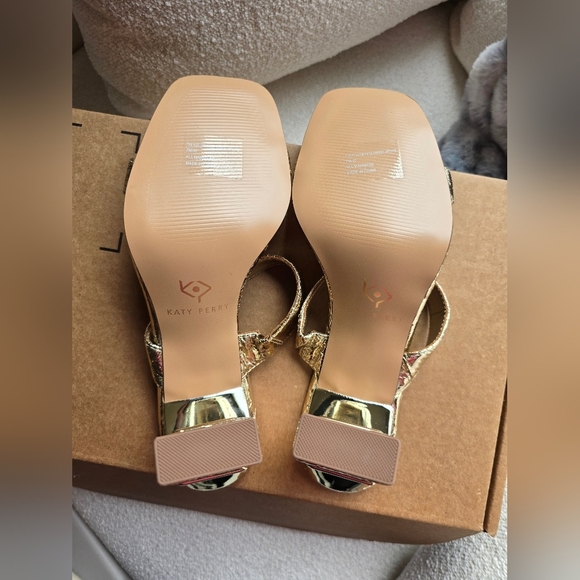 KATY PERRY COLLECTIONS, The  Hollow Sandal, Crinkle.Gold, Size 7, NWOT - Picture 12 of 14